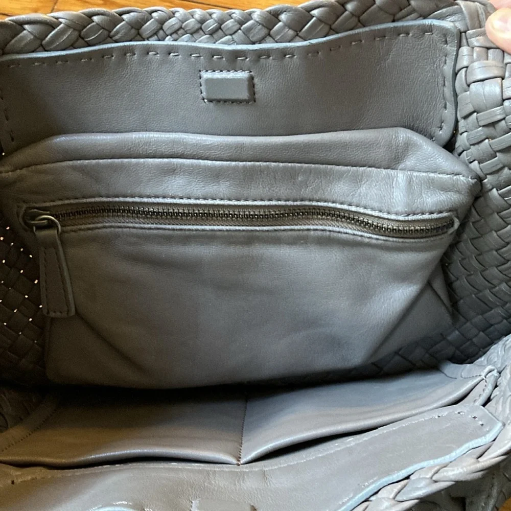 Elegant Gray Woven Tote Bag - Picture 7 of 7